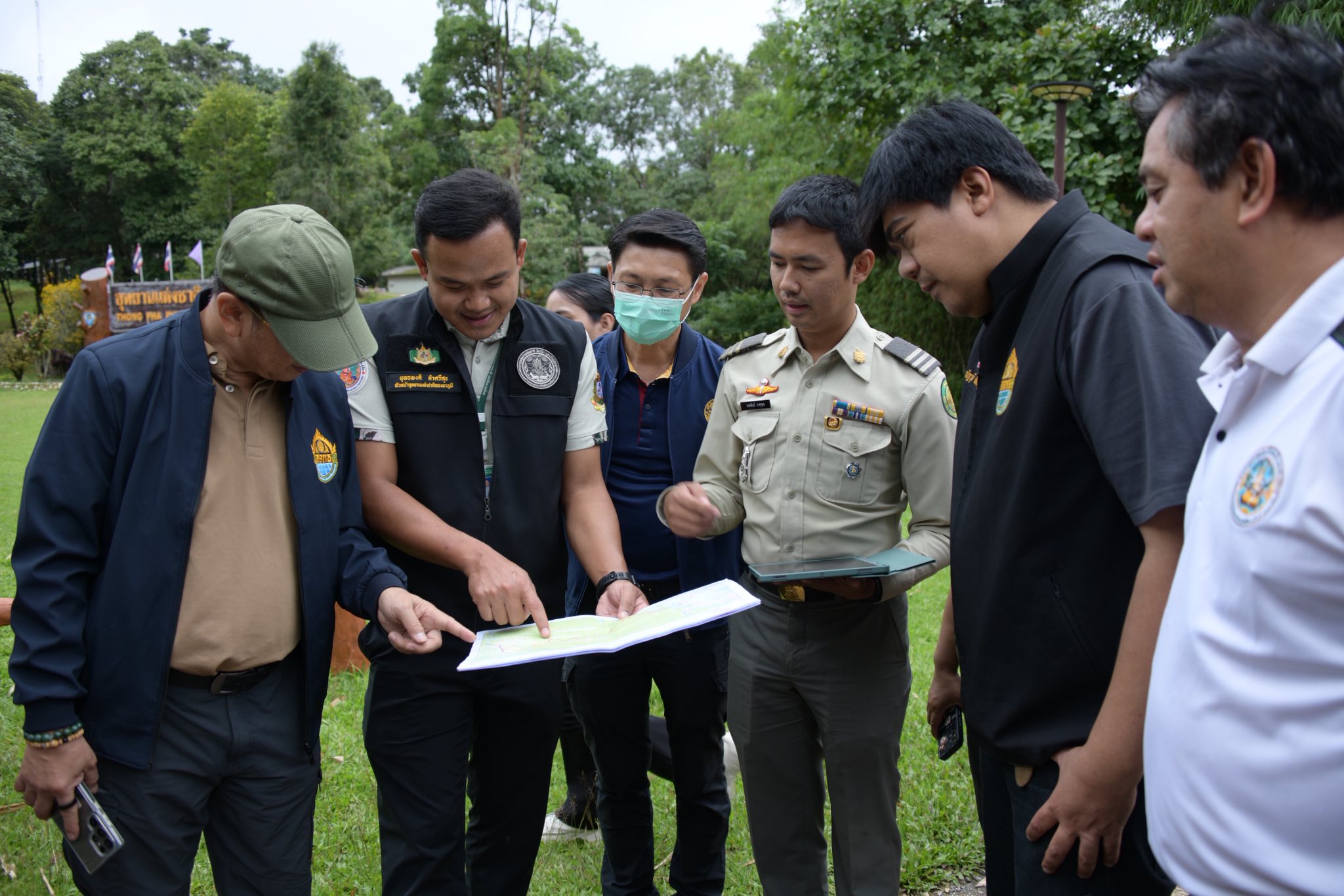 สคทช. ลงพื้นที่จังหวัดกาญจนบุรี ติดตามและขับเคลื่อนการให้ความช่วยเหลือประชาชนในเขตที่ดินของรัฐ เพื่อให้สามารถเข้าถึงไฟฟ้าและสาธารณูปโภคขั้นพื้นฐาน ตามมติคณะรัฐมนตรี