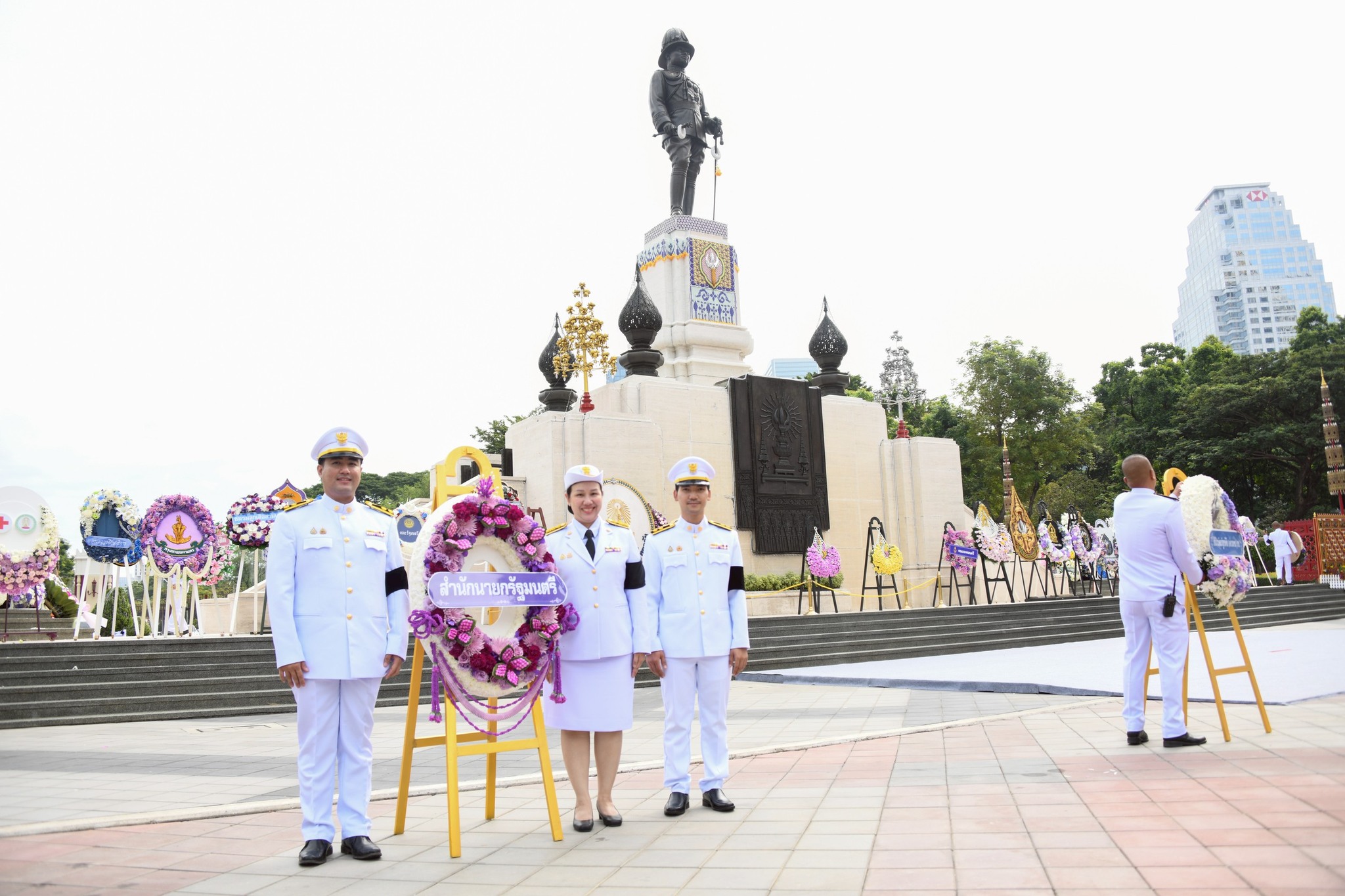 สคทช. วางพวงมาลาถวายราชสักการะพระบรมราชานุสรณ์พระบาทสมเด็จพระมงกุฎเกล้าเจ้าอยู่หัว เนื่องในวันคล้ายวันสวรรคต พุทธศักราช 2568
